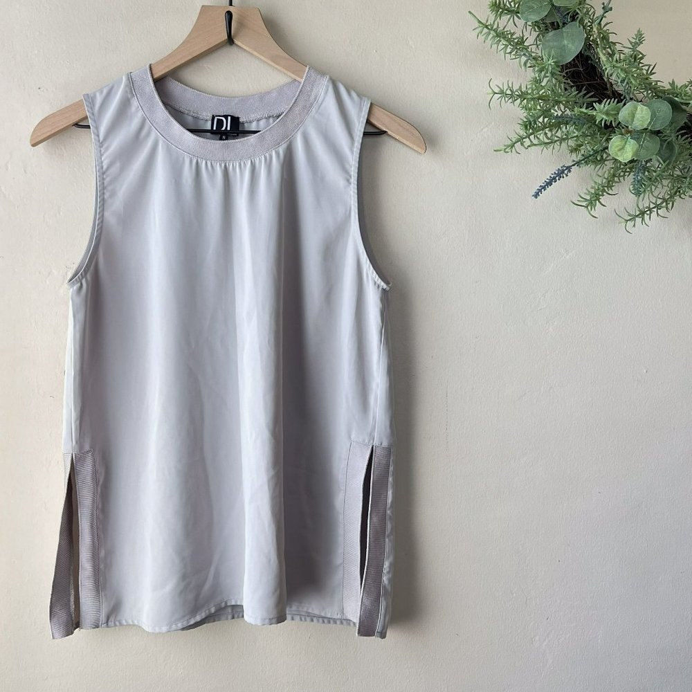 DailyLook Y2K Gray Split Hem Sleeveless Blouse